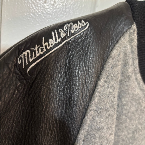 Mitchell & Ness FLIGHT CLUB WOOL AND LEATHER BOMBER JACKET. - Picture 6 of 16